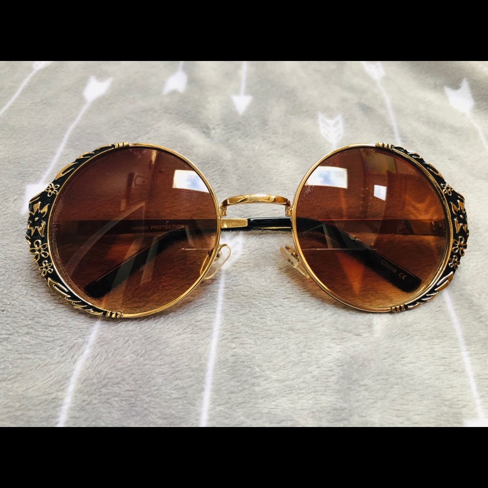 Round sunglasses 🕶